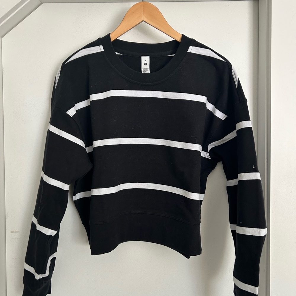 Lululemon Athletica Black and White Perfectly Oversized Cropped Sweatshirt